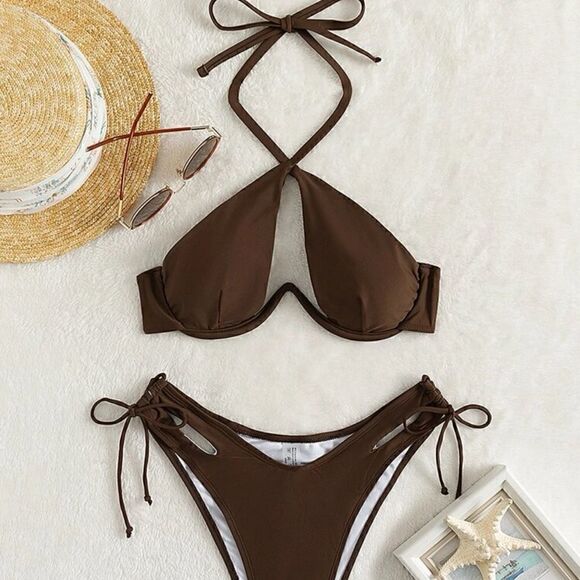 Bikini    - Picture 2 of 10